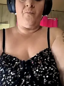 Snapshot of davisdesires@xh chatting on October 10, 2025, 2:18 pm davisdesiresxh online show from October 10, 2025, 2:18 pm