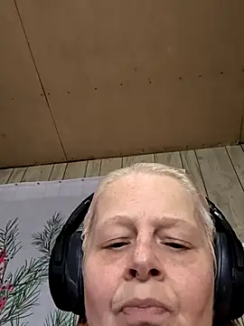 Snapshot of davisdesires@xh chatting on December 1, 2025, 3:13 pm davisdesiresxh online show from December 1, 2025, 3:13 pm