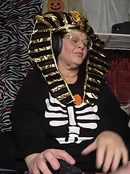 Snapshot of davisdesires@xh chatting on October 29, 2025, 2:16 pm davisdesiresxh online show from October 29, 2025, 2:16 pm