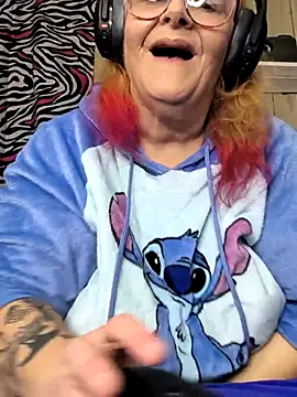 Snapshot of davisdesires@xh chatting on November 17, 2025, 6:12 pm davisdesiresxh online show from November 17, 2025, 6:12 pm