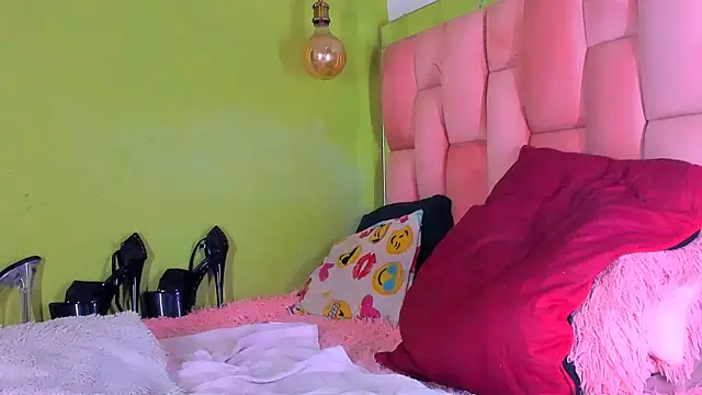 Snapshot of the_queen_aleja chatting on December 27, 2024, 4:58 am the queen aleja online show from December 27, 2024, 4:58 am