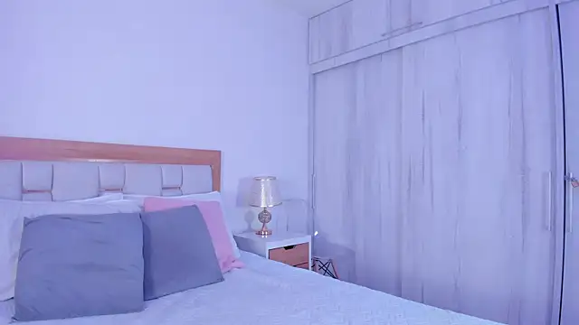 Snapshot of mia_hank chatting on November 12, 2025, 11:14 am mia hank online show from November 12, 2025, 11:14 am