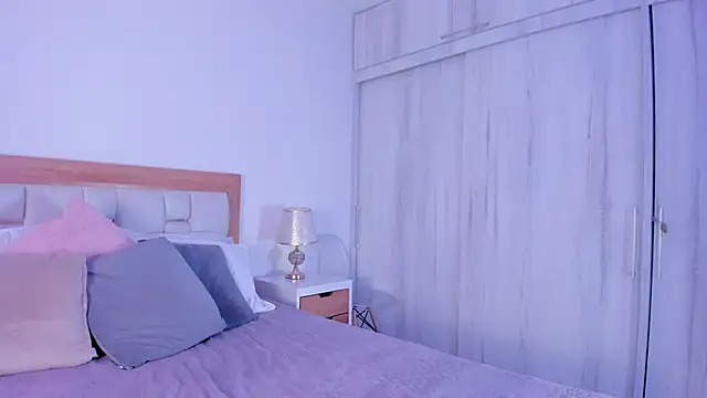 Snapshot of mia_hank chatting on November 8, 2025, 10:30 am mia hank online show from November 8, 2025, 10:30 am