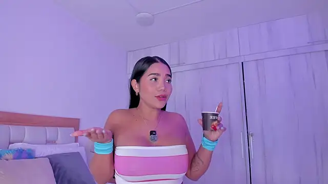 Snapshot of mia_hank chatting on October 31, 2025, 10:12 am mia hank online show from October 31, 2025, 10:12 am