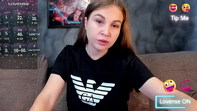 Snapshot of CassieMils chatting on October 16, 2025, 5:27 am CassieMils online show from October 16, 2025, 5:27 am