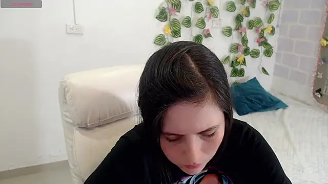 tania sweet   online show from October 24, 2025, 6:40 pm