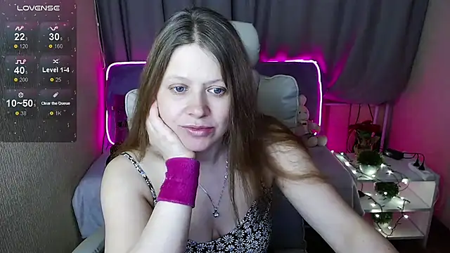 alekasamui online show from February 26, 2025, 3:46 am