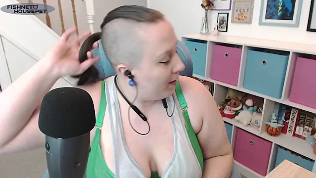 fishnethousepet online show from March 19, 2026, 8:09 pm