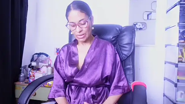 Snapshot of Aries_Mature chatting on August 3, 2026, 1:36 am Aries Mature online show from August 3, 2026, 1:36 am