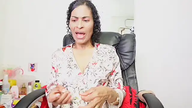 Snapshot of Aries_Mature chatting on July 1, 2026, 12:44 am Aries Mature online show from July 1, 2026, 12:44 am
