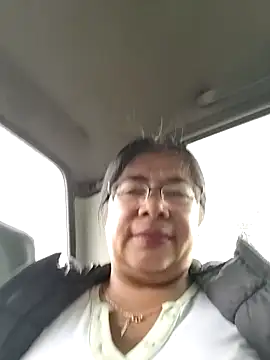 Snapshot of __valentina18 chatting on October 16, 2025, 12:24 pm valentina18 online show from October 16, 2025, 12:24 pm