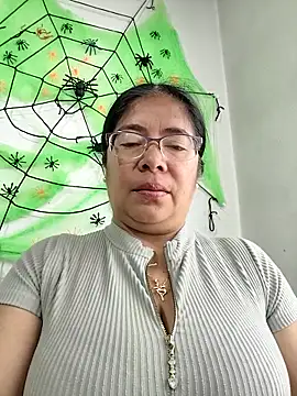 Snapshot of __valentina18 chatting on October 7, 2025, 1:01 pm valentina18 online show from October 7, 2025, 1:01 pm