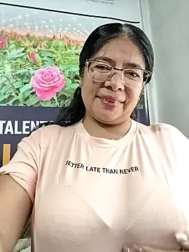   valentina18 online show from May 4, 2026, 12:41 pm