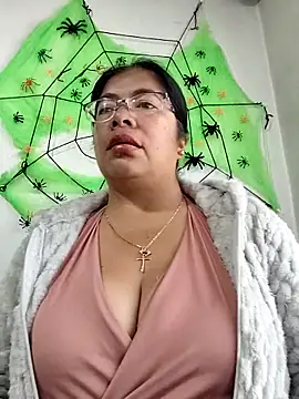 Snapshot of __valentina18 chatting on October 9, 2025, 1:00 pm valentina18 online show from October 9, 2025, 1:00 pm