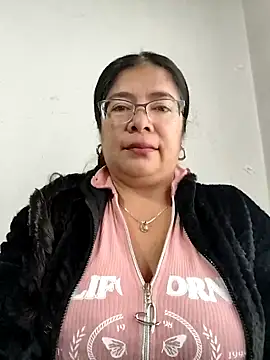 Snapshot of __valentina18 chatting on November 10, 2025, 1:05 pm valentina18 online show from November 10, 2025, 1:05 pm