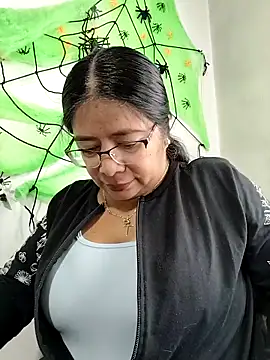 Snapshot of __valentina18 chatting on October 14, 2025, 1:01 pm valentina18 online show from October 14, 2025, 1:01 pm