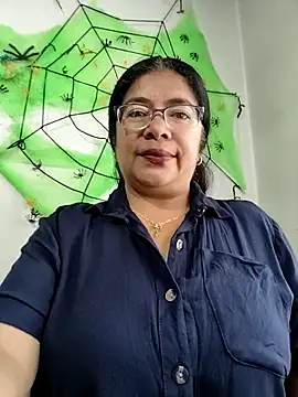 Snapshot of __valentina18 chatting on October 17, 2025, 1:13 pm valentina18 online show from October 17, 2025, 1:13 pm