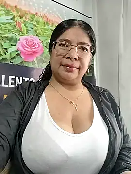 Snapshot of __valentina18 chatting on May 13, 2026, 1:07 pm valentina18 online show from May 13, 2026, 1:07 pm