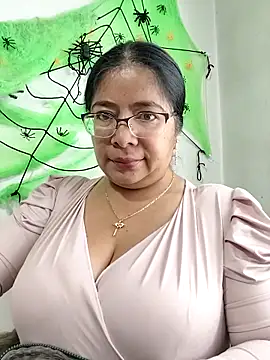 Snapshot of __valentina18 chatting on October 12, 2025, 1:01 pm valentina18 online show from October 12, 2025, 1:01 pm