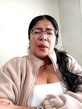 Snapshot of __valentina18 chatting on November 6, 2025, 1:37 pm valentina18 online show from November 6, 2025, 1:37 pm