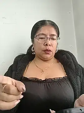 Snapshot of __valentina18 chatting on December 4, 2025, 1:10 pm valentina18 online show from December 4, 2025, 1:10 pm