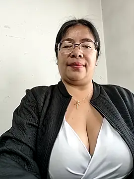 Snapshot of __valentina18 chatting on November 5, 2025, 1:03 pm valentina18 online show from November 5, 2025, 1:03 pm