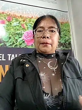   valentina18 online show from May 5, 2026, 12:30 pm