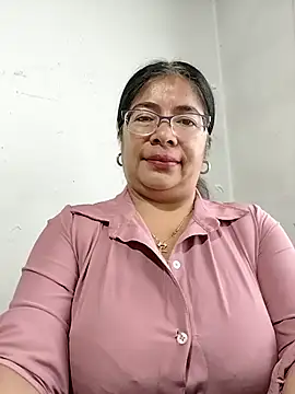 Snapshot of __valentina18 chatting on October 28, 2025, 1:10 pm valentina18 online show from October 28, 2025, 1:10 pm