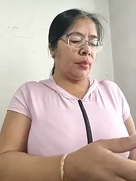 Snapshot of __valentina18 chatting on November 29, 2025, 1:55 pm valentina18 online show from November 29, 2025, 1:55 pm