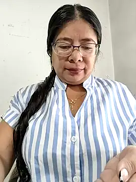 Snapshot of __valentina18 chatting on November 12, 2025, 1:15 pm valentina18 online show from November 12, 2025, 1:15 pm