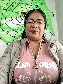 Snapshot of __valentina18 chatting on October 8, 2025, 1:12 pm valentina18 online show from October 8, 2025, 1:12 pm