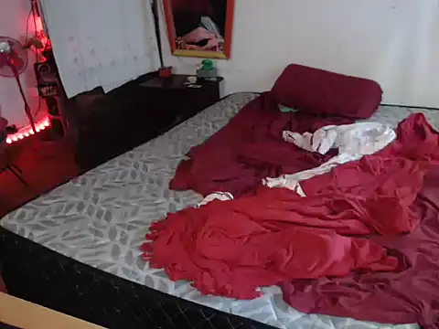 Snapshot of deftoolceles chatting on November 4, 2025, 9:18 pm deftoolceles online show from November 4, 2025, 9:18 pm