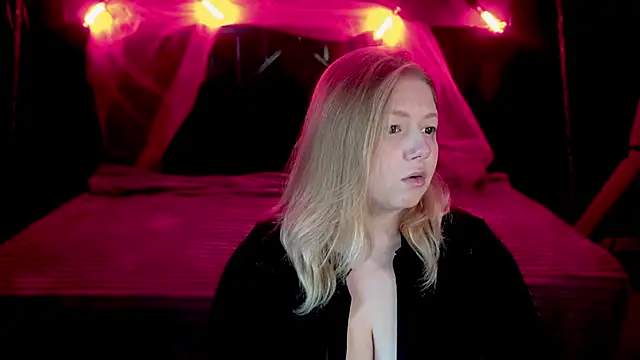 Snapshot of Tinker_Belll chatting on November 13, 2025, 2:43 pm Tinker Belll online show from November 13, 2025, 2:43 pm