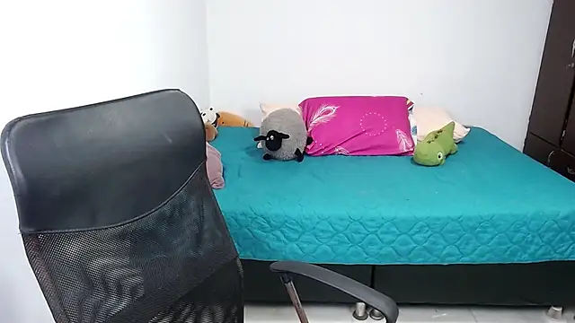 Snapshot of valentina_angel chatting on December 14, 2025, 5:13 am valentina angel online show from December 14, 2025, 5:13 am