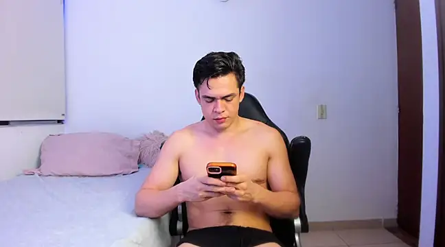 Lucian Gomez  online show from February 1, 2025, 3:52 am