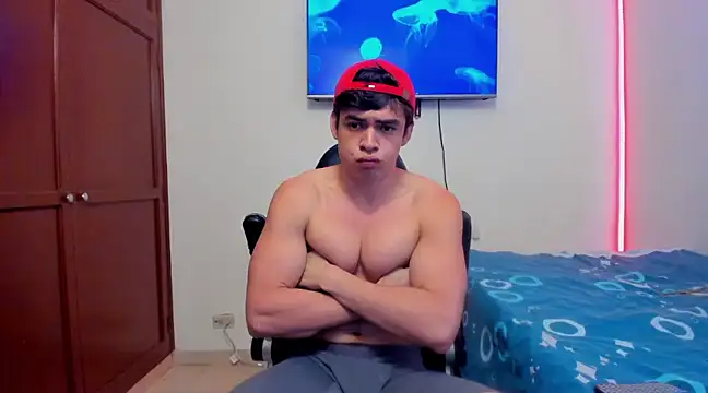Lucian Gomez  online show from March 4, 2025, 1:28 pm