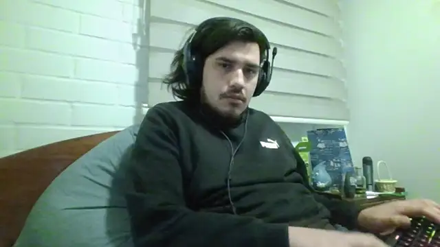 Snapshot of hung_weeb chatting on August 10, 2026, 5:14 am hung weeb online show from August 10, 2026, 5:14 am