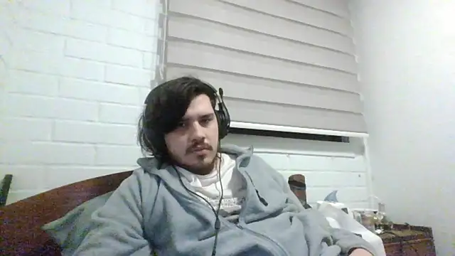 Snapshot of hung_weeb chatting on August 5, 2026, 1:21 am hung weeb online show from August 5, 2026, 1:21 am