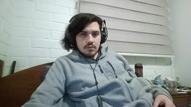 Snapshot of hung_weeb chatting on August 8, 2026, 7:04 am hung weeb online show from August 8, 2026, 7:04 am