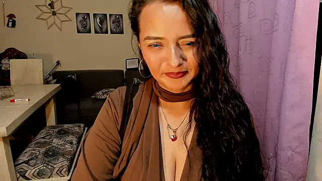 Snapshot of emma_luxy chatting on May 26, 2026, 5:16 am emma luxy online show from May 26, 2026, 5:16 am