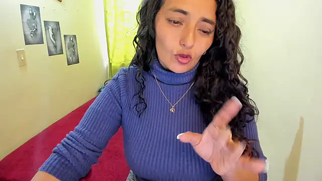 Snapshot of emma_luxy chatting on December 29, 2024, 12:23 pm emma luxy online show from December 29, 2024, 12:23 pm