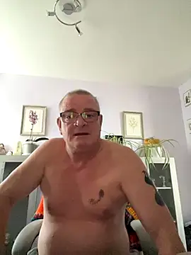 Snapshot of Garry831 chatting on December 1, 2025, 10:27 am Garry831 online show from December 1, 2025, 10:27 am