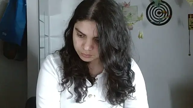 Snapshot of Nikkykora15 chatting on April 21, 2026, 2:51 am Nikkykora15 online show from April 21, 2026, 2:51 am