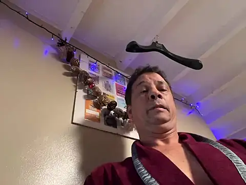 Snapshot of livespanishcouple chatting on December 25, 2024, 10:27 pm livespanishcouple online show from December 25, 2024, 10:27 pm