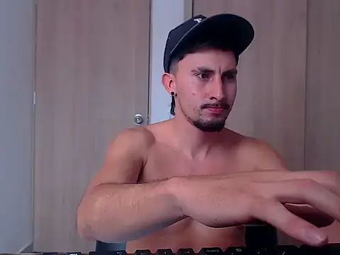 ChrisDamon online show from September 19, 2025, 2:43 pm