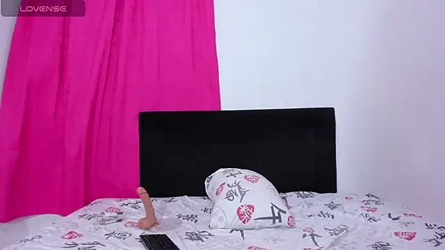 Snapshot of KarlyeKloss chatting on December 13, 2025, 8:04 pm KarlyeKloss online show from December 13, 2025, 8:04 pm