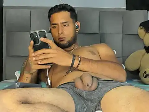 Damianmore01 online show from February 15, 2026, 7:51 am