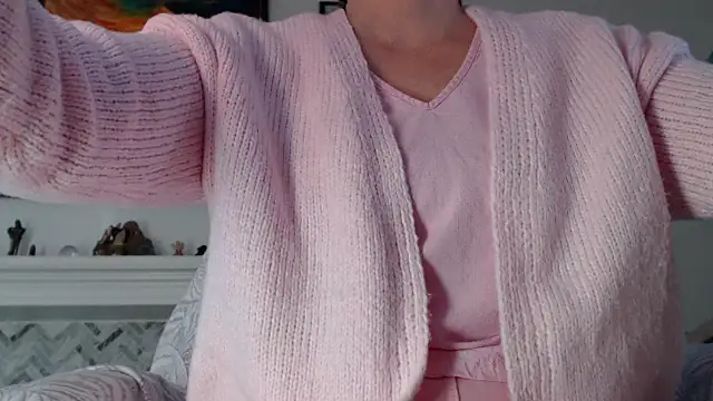 AuroraWillows online show from February 4, 2026, 11:11 pm