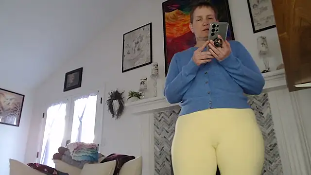 AuroraWillows online show from November 27, 2025, 2:50 pm