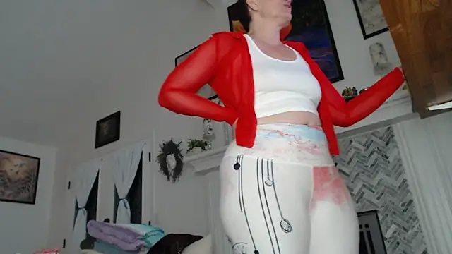 AuroraWillows online show from November 17, 2025, 11:58 am